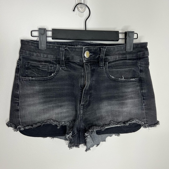 American Eagle Outfitters Pants - American Eagle 360 super stretch shortie. Size 6. Distressed black.